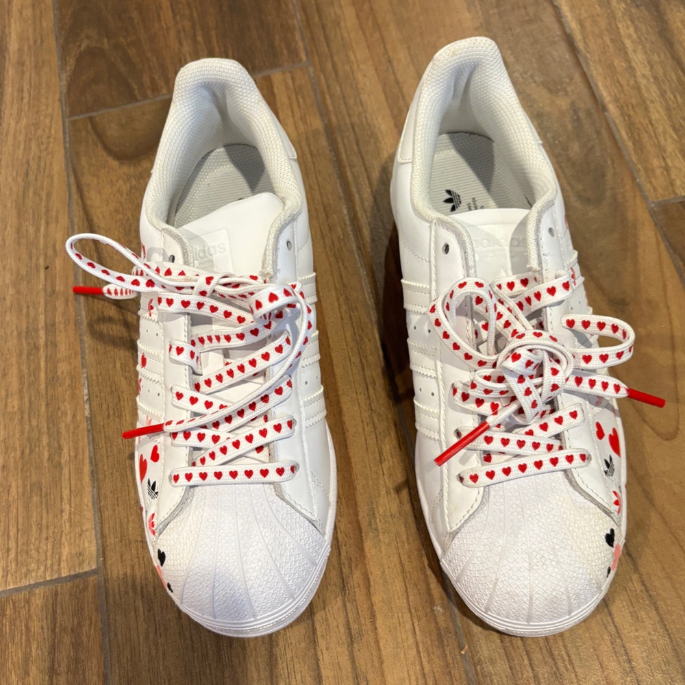 Adidas superstar heart sneakers NWOB